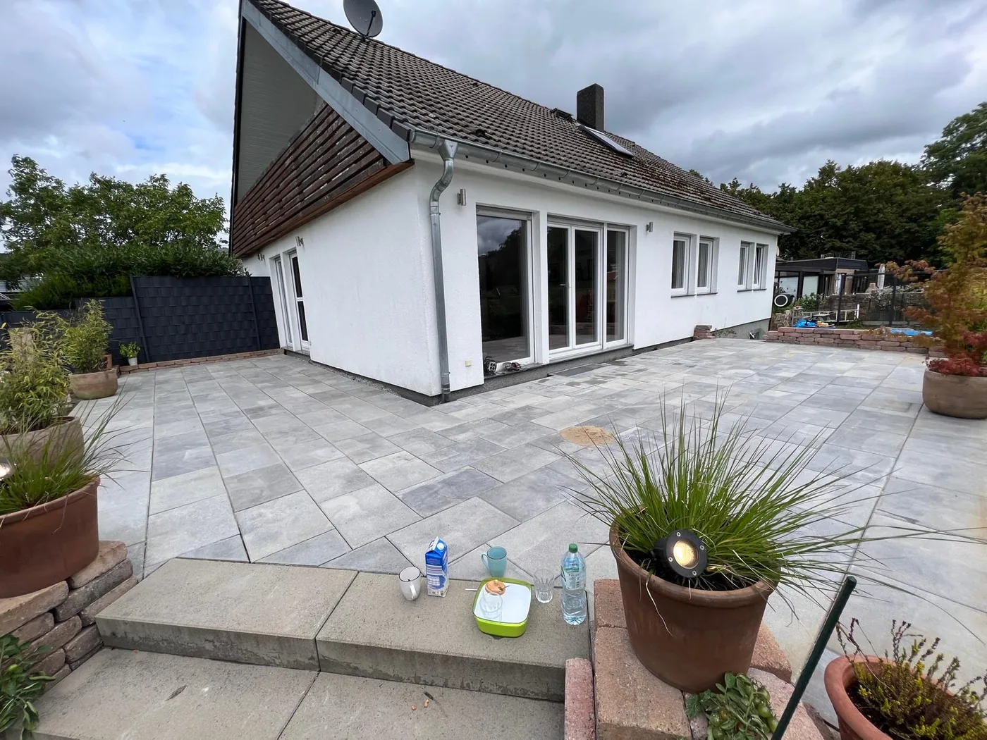 Terrasse – vom Schotterbett zur fertigen Fläche – nachher